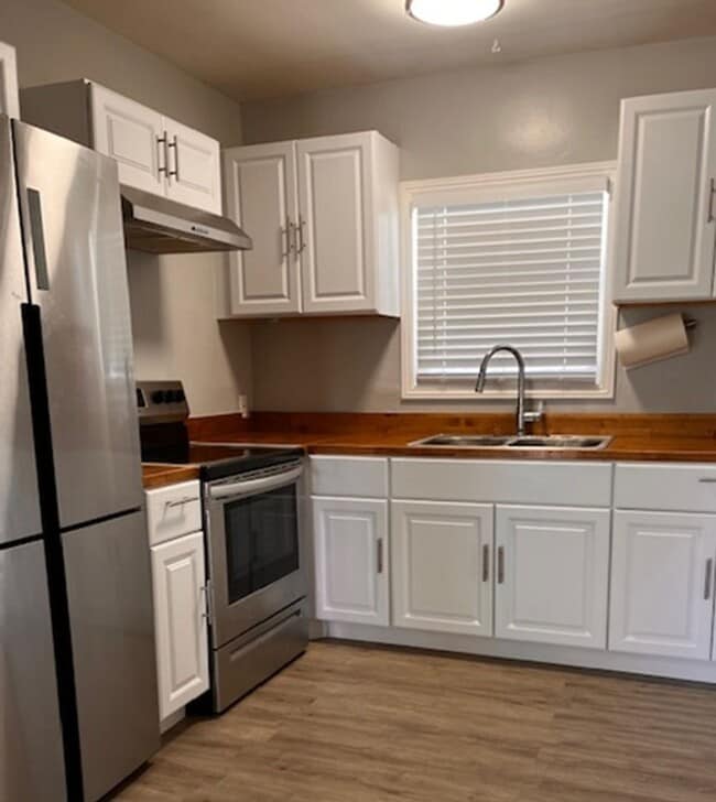 Building Photo - 3 bedroom, 1 bath Single Family Home
