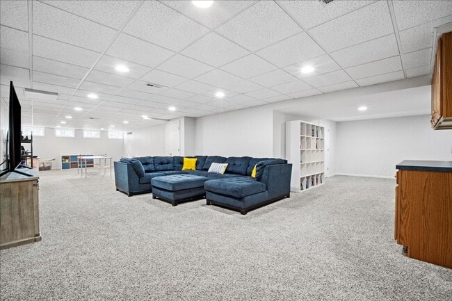 Building Photo - Spacious Ranch in Des Peres