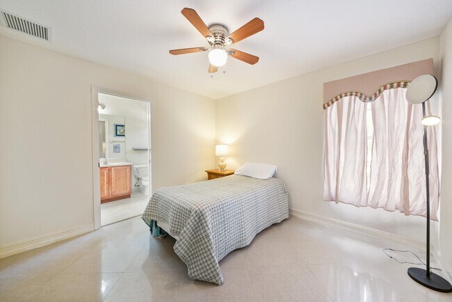 Building Photo - 8273 Emerald Winds Cir