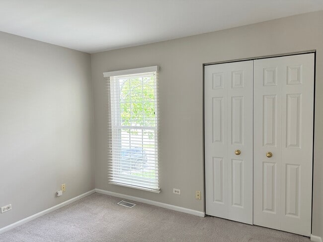 Building Photo - 240 Steeplechase Ct