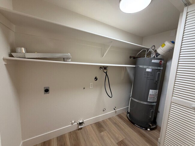 Building Photo - REMODELED TWO BEDROOM IN DOWTOWN!