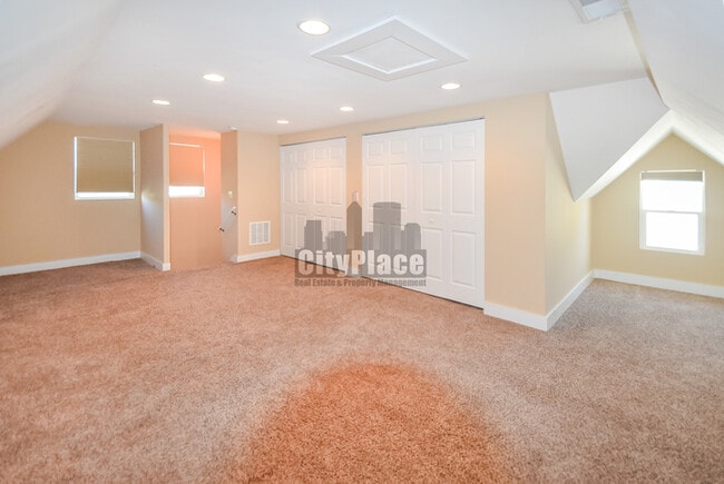 Building Photo - 1230 Villa Ave