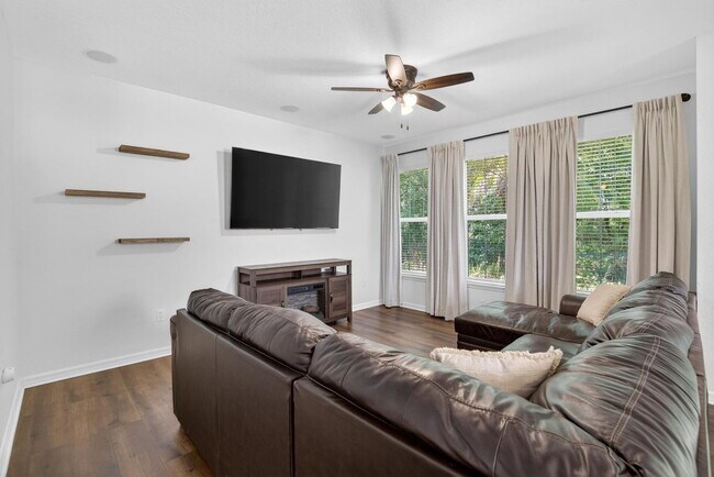 Building Photo - 714 Ashentree Dr
