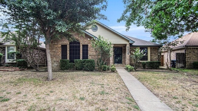 Building Photo - 6908 Bentley Ave
