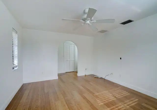 Building Photo - 1029 SE 18th Pl