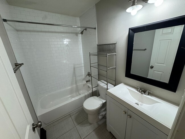Building Photo - Stylish Tri-Level with Bonus Living Space ...