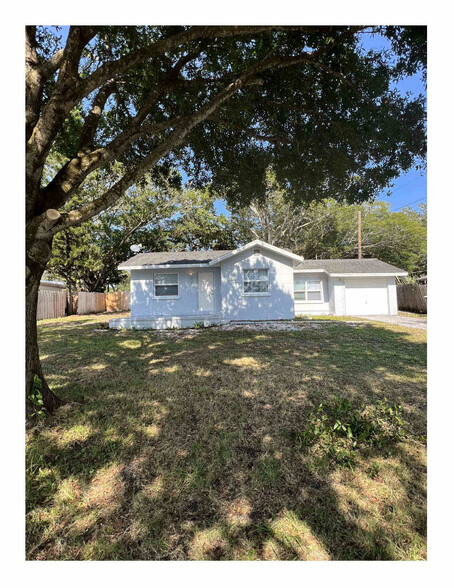 Building Photo - 223 S Hillcrest Ave