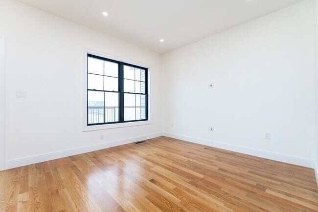 Building Photo - 165 Campbell Ave
