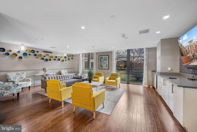 Building Photo - 1021 N Garfield St