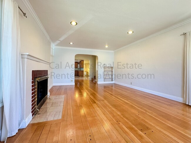 Building Photo - 4048 Maple Ave