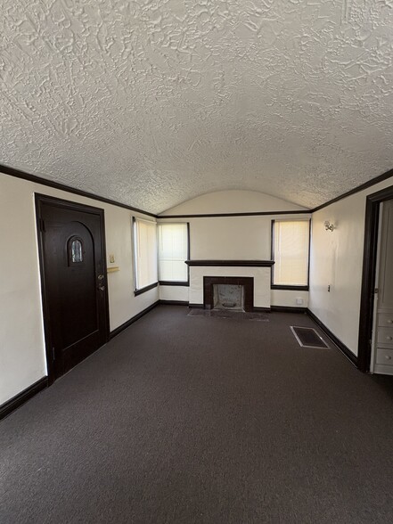 Building Photo - 2414 W 39th St