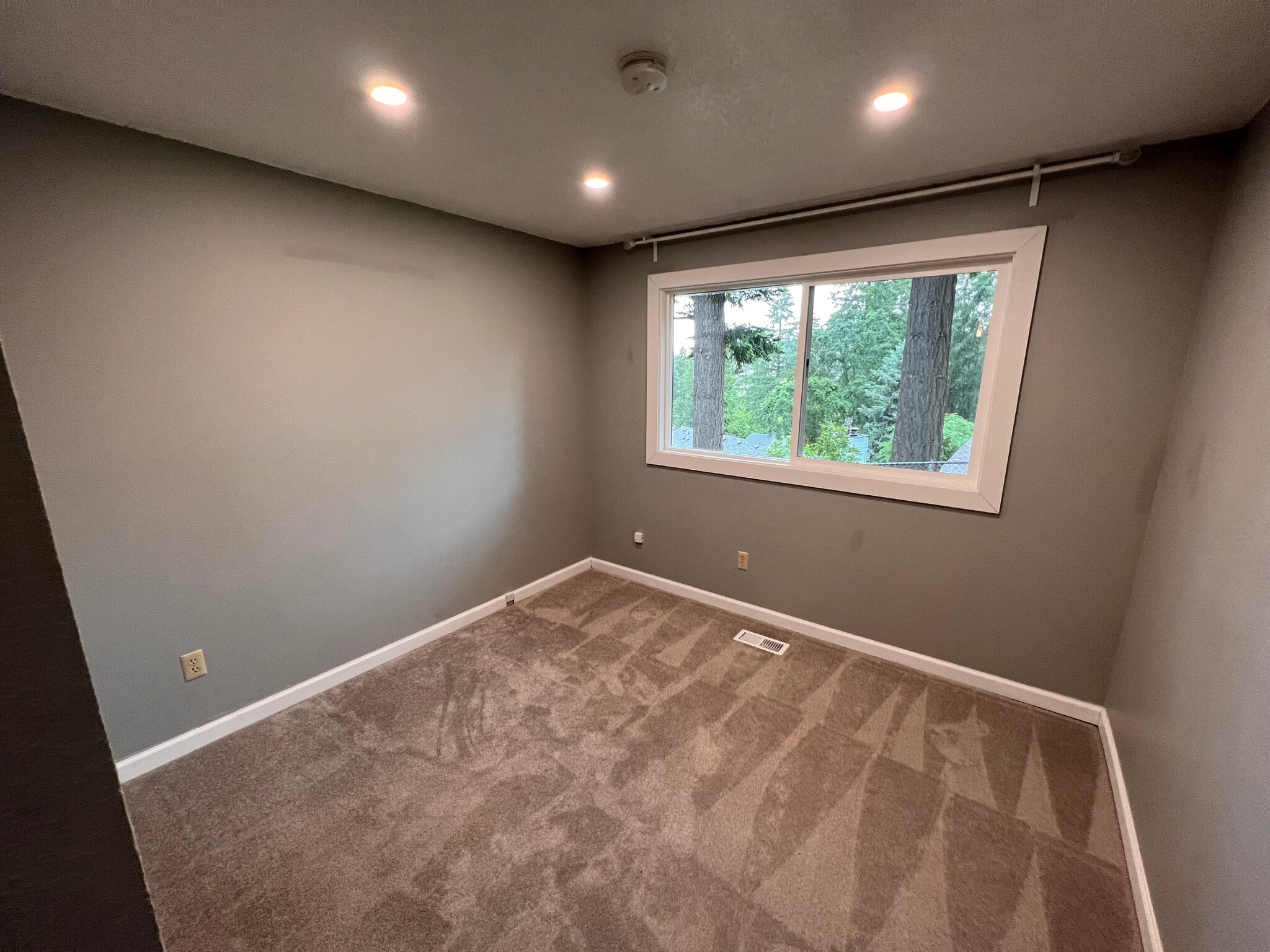 Building Photo - 891 NE Bunyard Pl