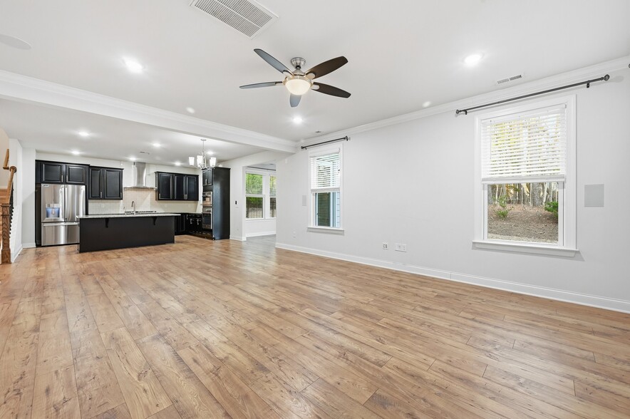 Building Photo - 829 Summit Crest Ct