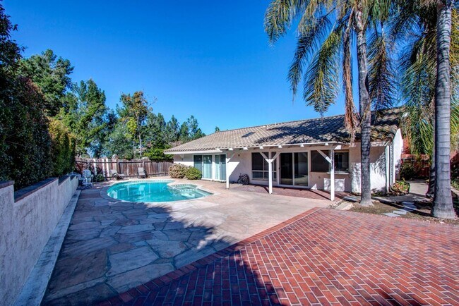 Building Photo - Beautiful 4B/2BA Home in Rancho Bernardo for Lease!