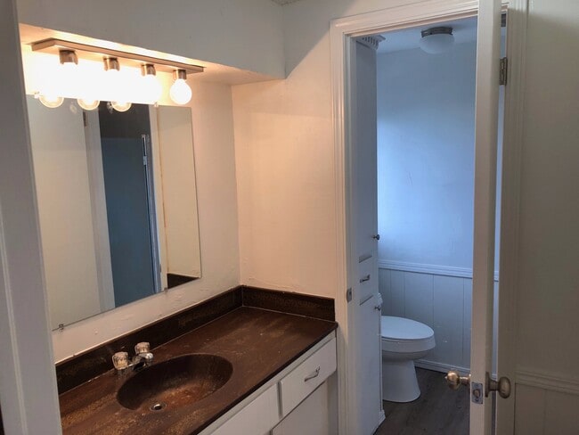 Building Photo - Large 3-Bedroom with Vaulted Ceilings