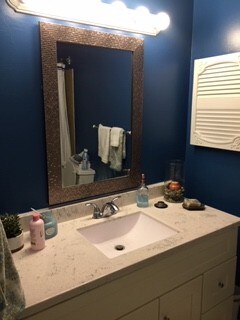 Full Bathroom - 6588 Hearne Rd
