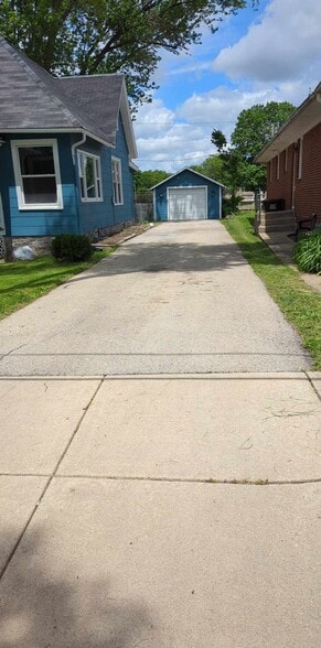 Building Photo - 1219 Burton St