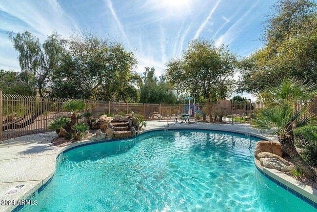 Building Photo - 3332 N Sunaire