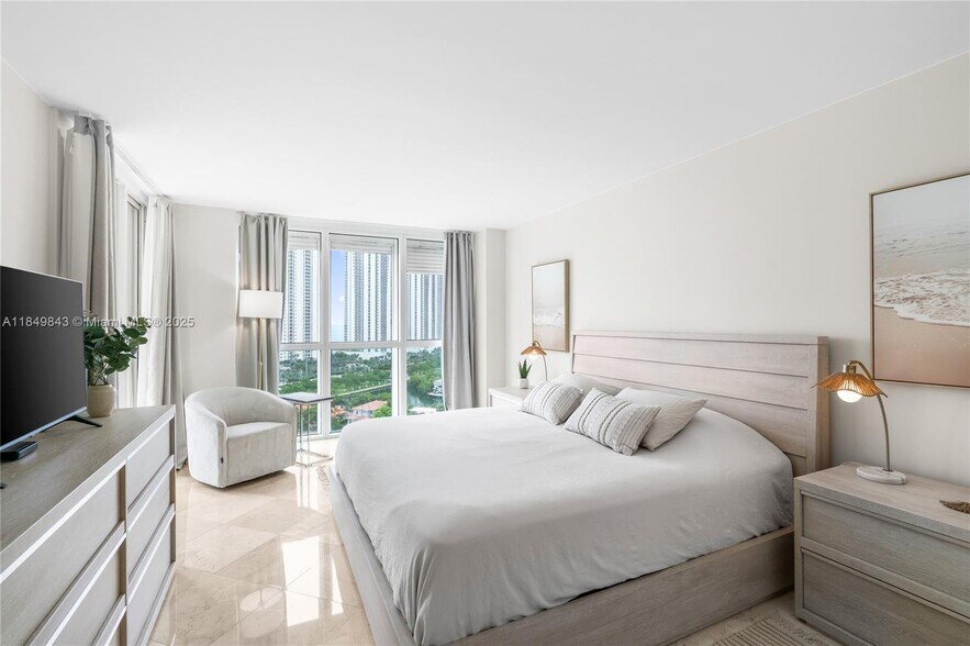 Building Photo - 16500 Collins Ave