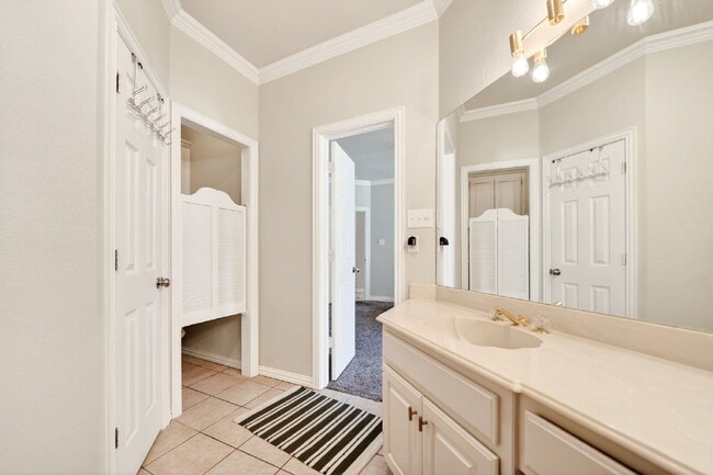 Building Photo - Exceptional Home in Arlington – Great Layout & Prime Location