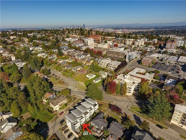 Building Photo - 4507 SW Oregon St