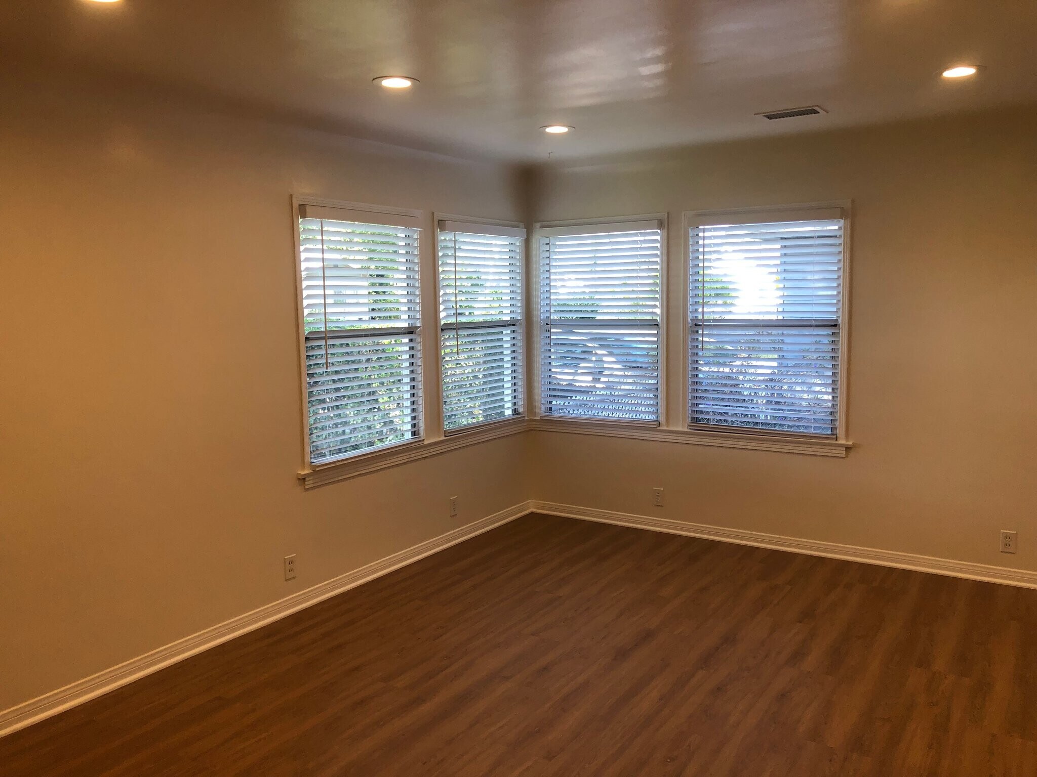 Building Photo - 10828 Montecito Dr