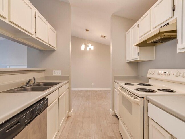 Building Photo - 9101 Japonica Ct