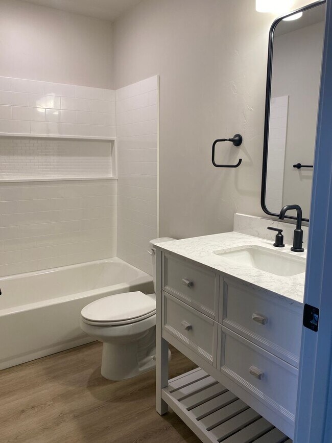 Building Photo - Lease Pending - New Townhome Driggs!  3 bedroom / 2.5 bath with garage!