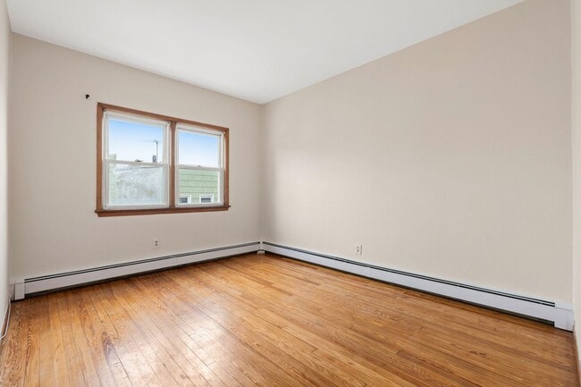 Building Photo - 39 W 51st St