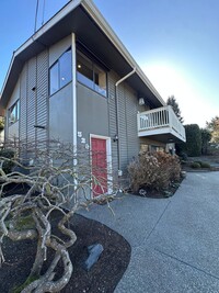 Building Photo - 2 bedroom 1 bath daylight basement unit in the heart of Edmonds