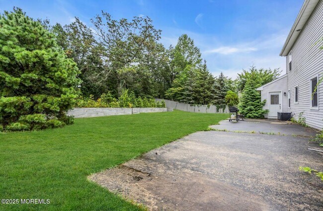 Building Photo - 2300 Oak Knoll Dr