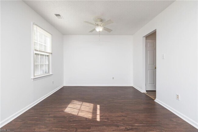 Building Photo - 908 Vincent Ct