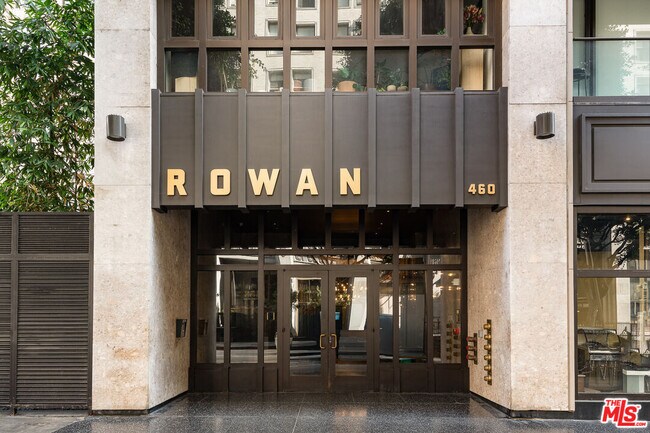 Building Photo - 460 S Spring St