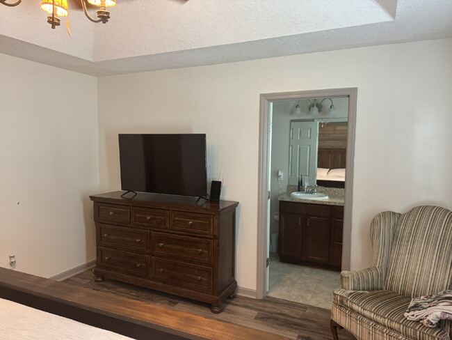 Building Photo - Spring Move in Special:  2nd month rent is FREE if you sign a lease before the end of July.