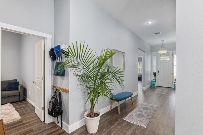 Building Photo - Stunning South Pointe 4/3 Home with Solar ...