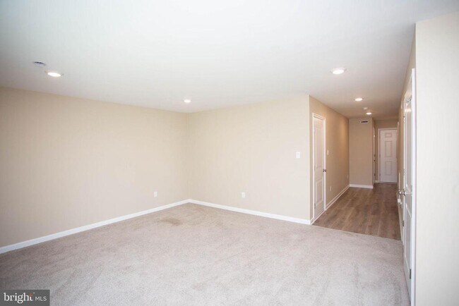 Building Photo - 239 Macoun Way