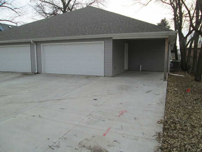 Building Photo - Madison Duplex