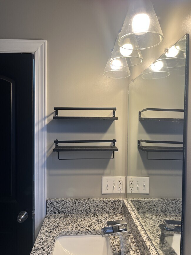 Building Photo - 77 Emanuel Ct