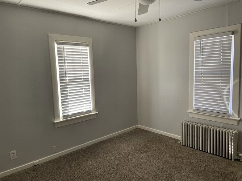 Building Photo - 415 W Campground Rd