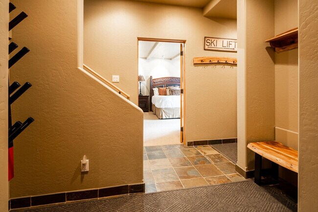 Building Photo - 4 Full Moon Rd