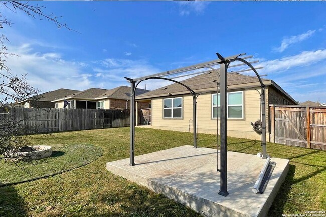Building Photo - 1043 Raceland Rd