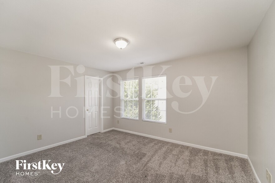 Building Photo - 1112 Rainier Ln