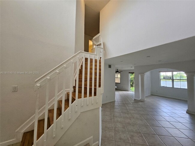 Building Photo - 17046 SW 39th Ct