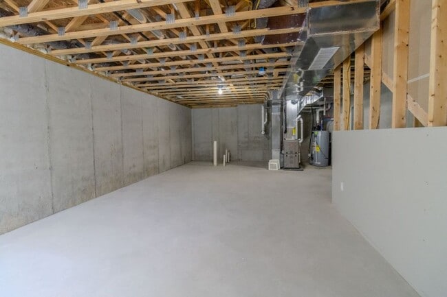 Building Photo - 1502 Simsbury St