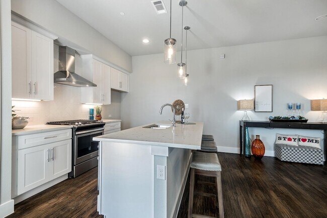 Building Photo - 770 N Plano Rd