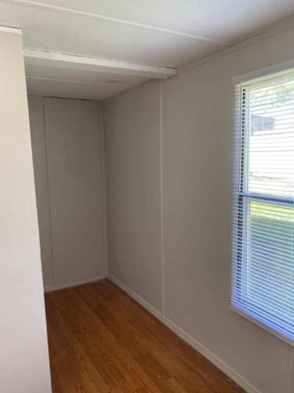 Building Photo - 833 Lovell Rd