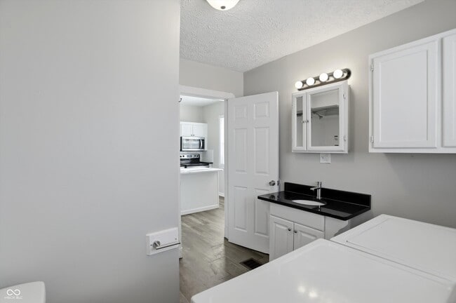 Building Photo - 510 N Beville Ave