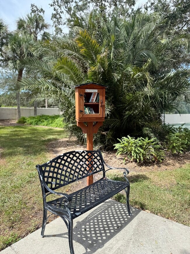 Building Photo - 1070 Sanibel Ct