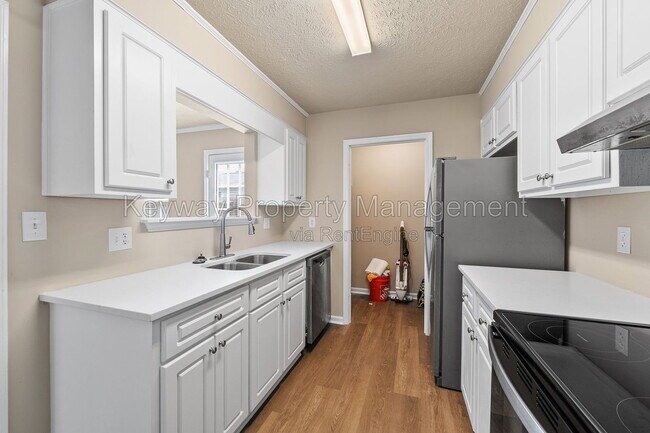 Building Photo - 3930 Almon Dr