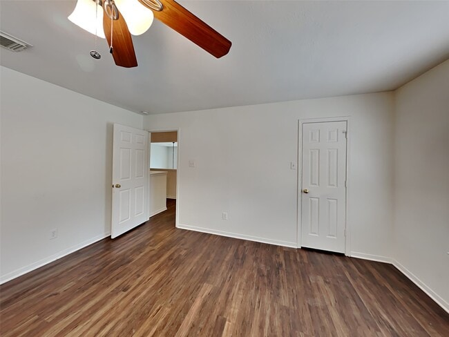 Building Photo - 3719 Pine Lake Dr